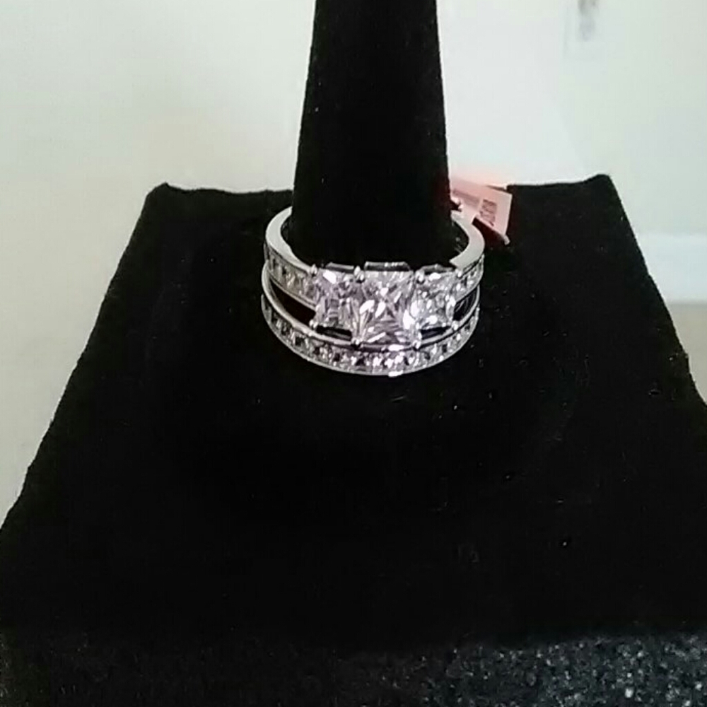 Gorgeous diamond wedding set